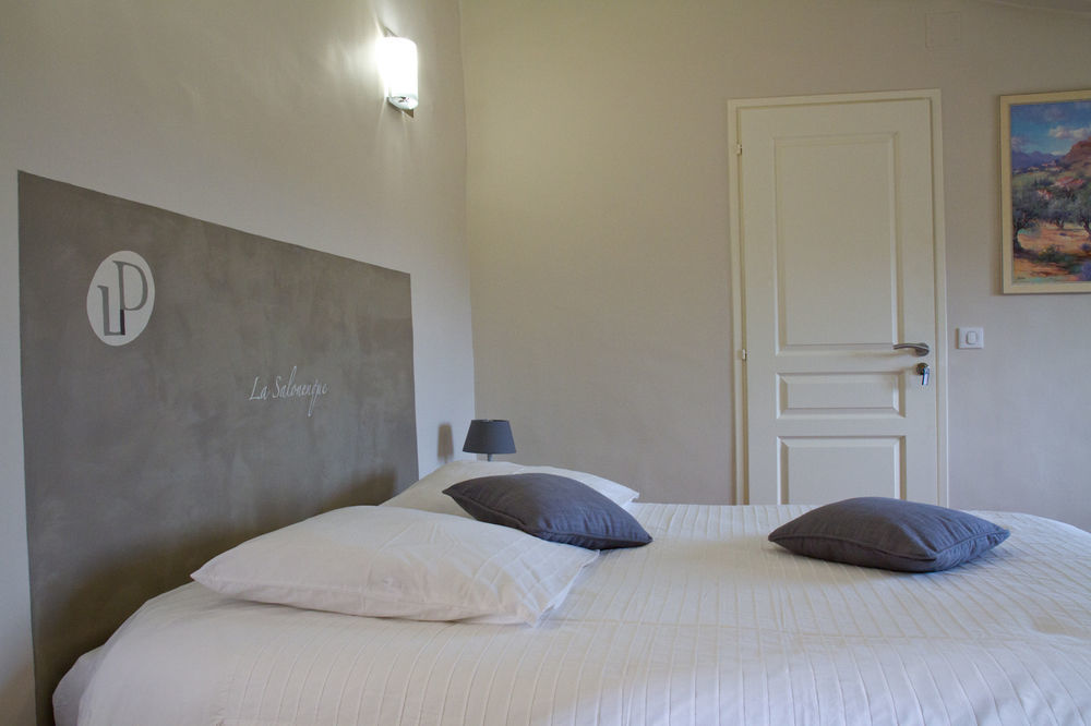 Domaine De La Pomme Hotel Trets Exterior photo