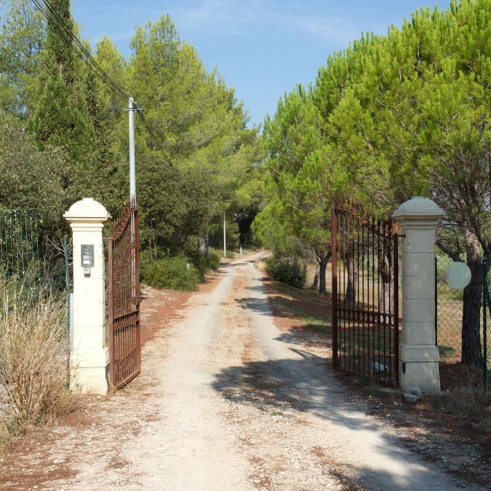 Domaine De La Pomme Hotel Trets Exterior photo